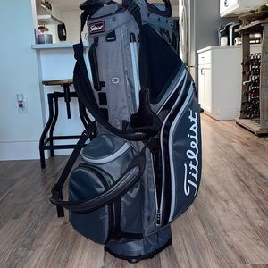Titleist Golf Bag.